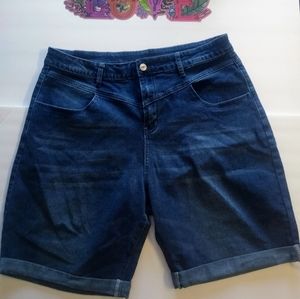 Plus size rolled up hem bermuda shorts